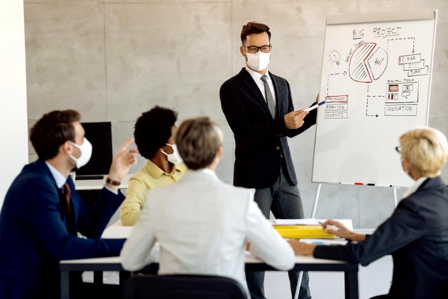 Escritório da mirevalothis em Esposende, mostrando o ambiente de trabalho colaborativo da equipa
